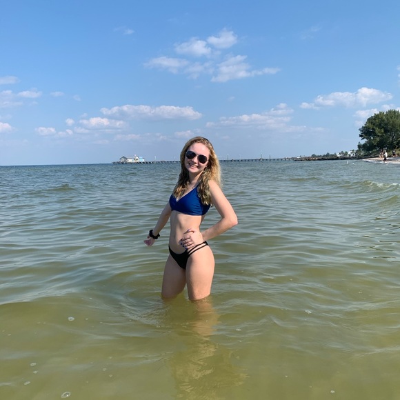 Meet your Posher, Christina - Picture 2 of 3